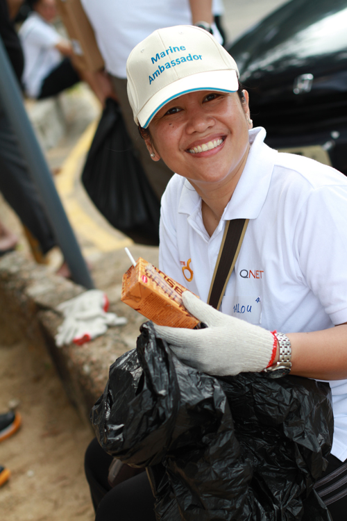 QI Hong Kong Wins Silver In 2012 Coastal Clean-Up