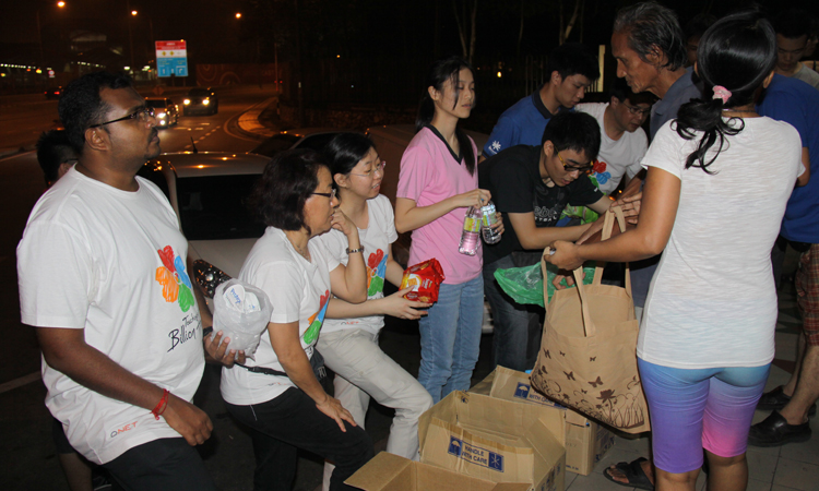 Feeding The Poor With QI Malaysia