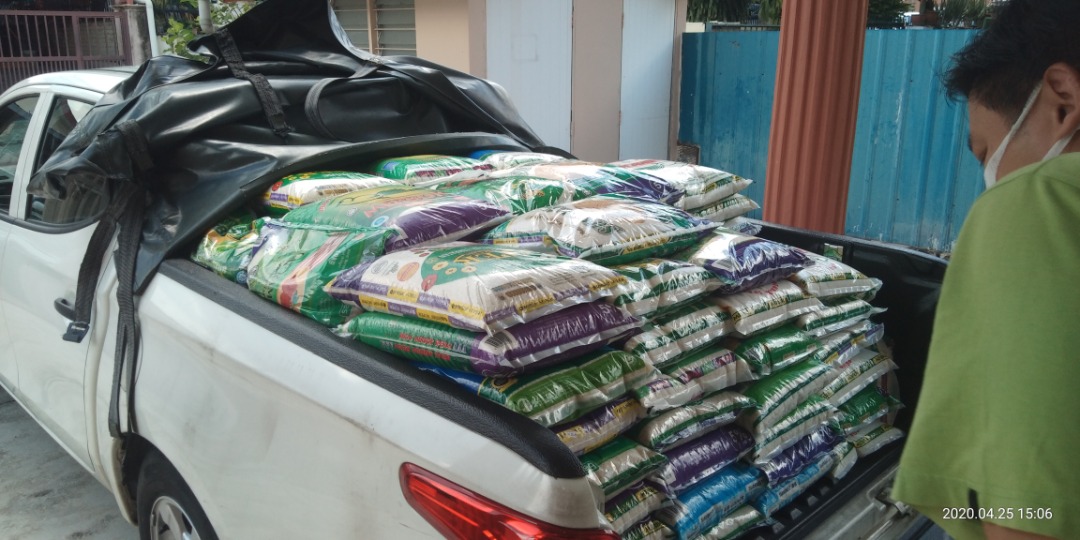 RYTHM Foundation Partners with DHRRA to distribute 500 packets of rice during Covid_19